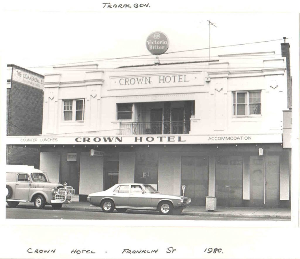 Black and white photo of Crown Hotel Traralgon 1980