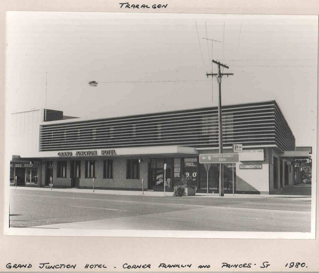 Black and white phot of Grand Junction Hotel Traralgon 1980